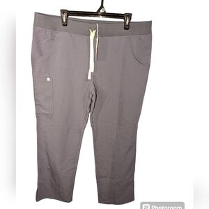 FIGS KADE CARGO PETITE SCRUB PANTS